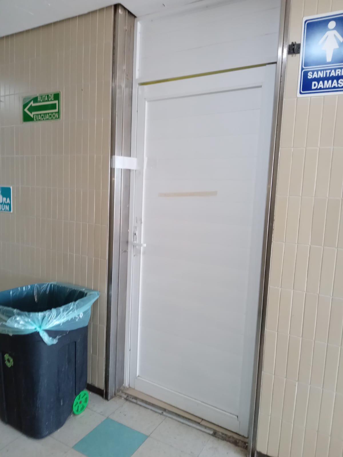 $!Denuncian olor a drenaje en una parte del IMSS nuevo en Mazatlán