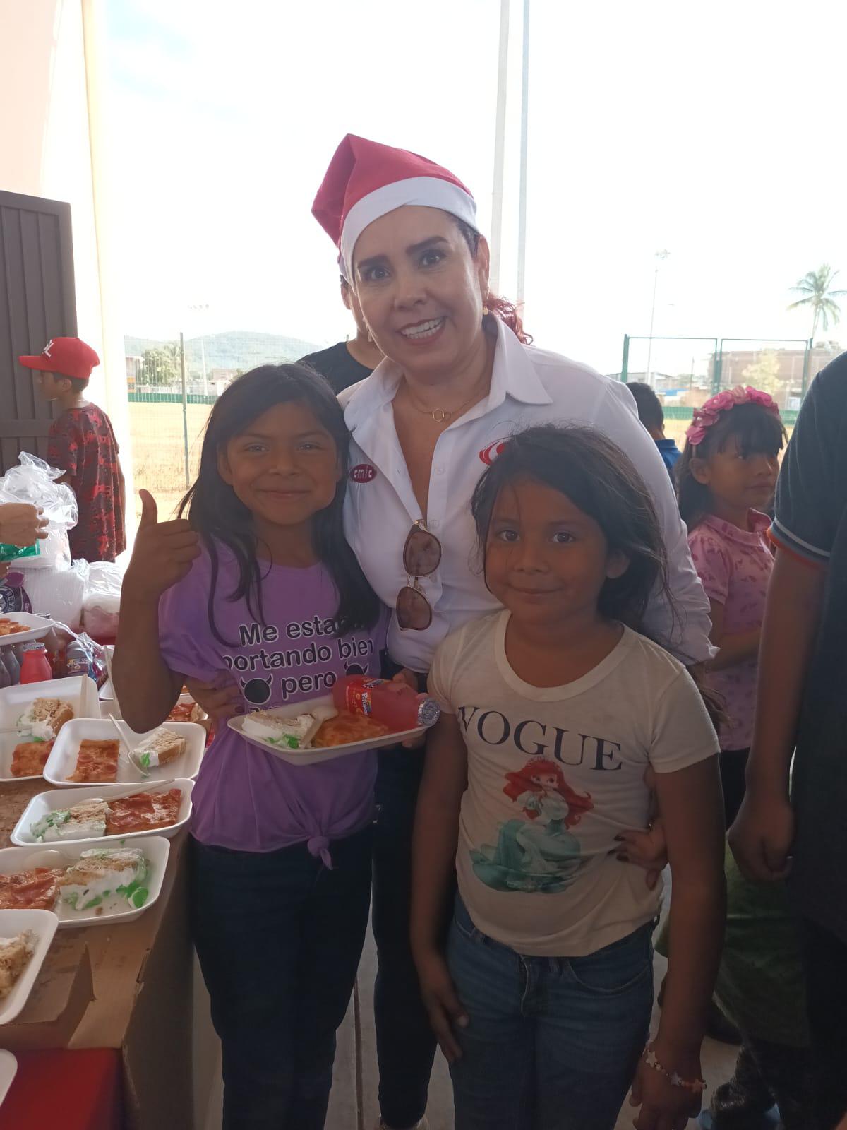 $!Comité de Damas de CMIC ofrece ‘Posada Navideña’ a niños de Invasión de Urías, en Mazatlán