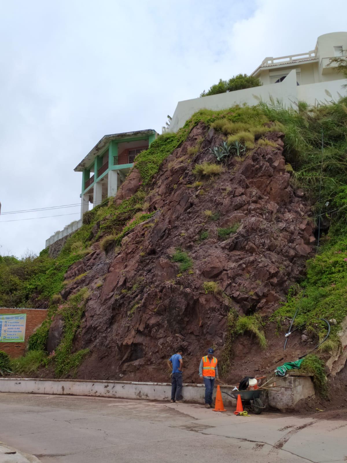 $!Cerros en Mazatlán, vivir con el peligro al lado