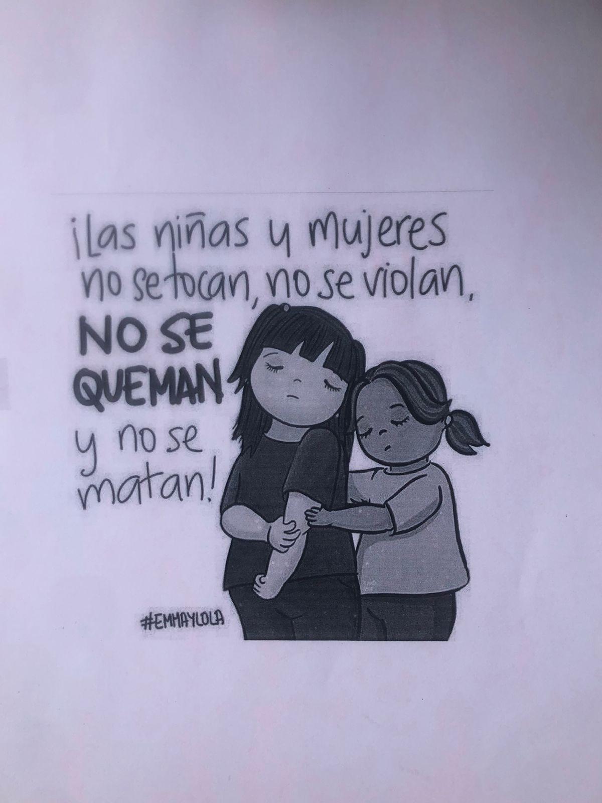 $!Dejan bolsos y mensajes en paradas de camiones de Mazatlán para llamar a denunciar la violencia contra mujeres