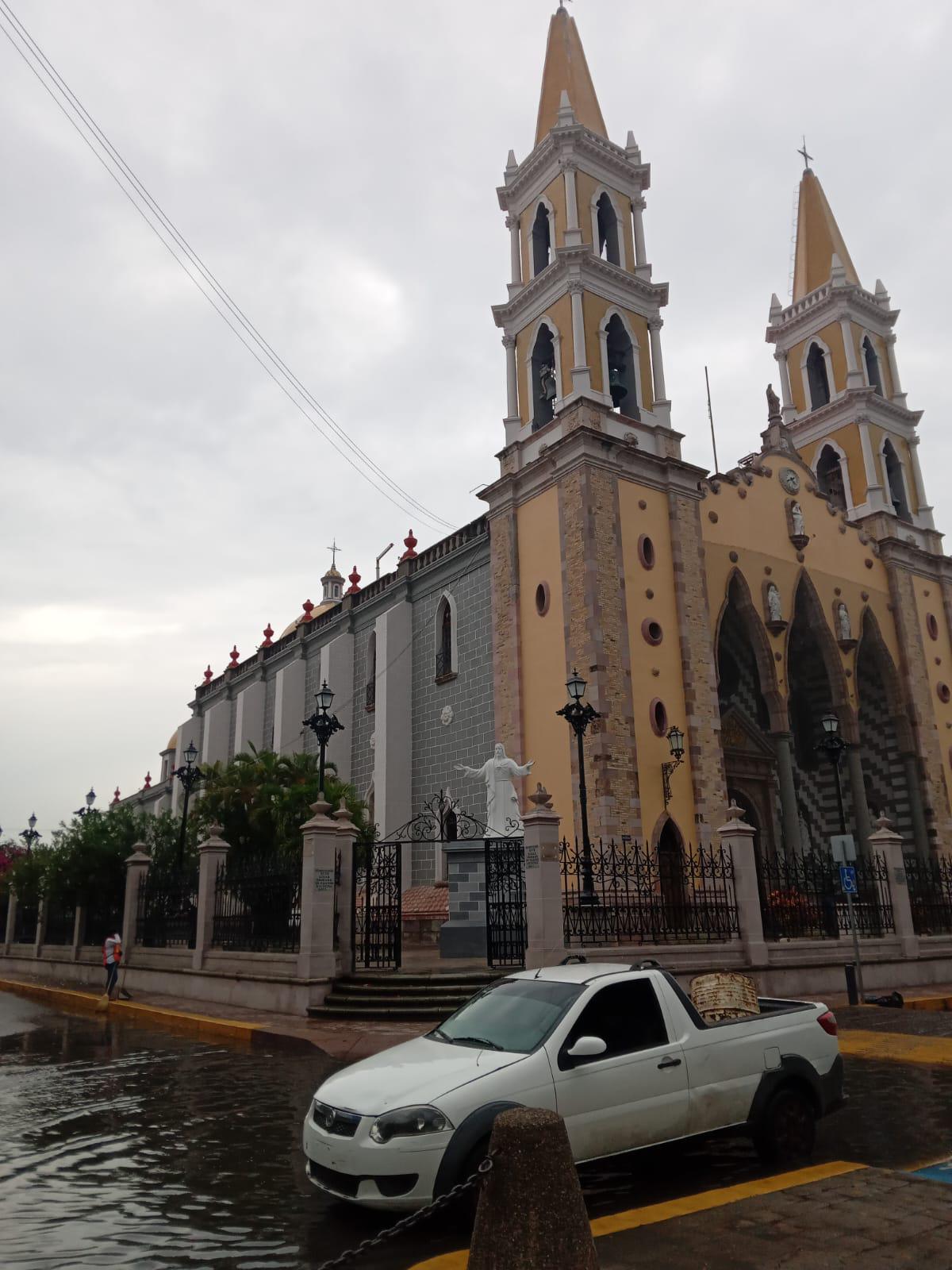 $!Provoca apagones y encharcamientos tormenta registrada en Mazatlán