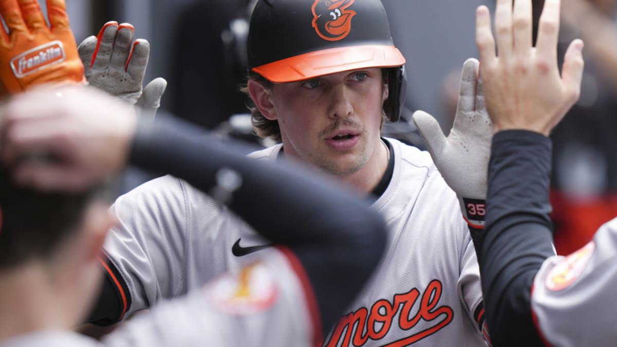 $!Azulejos someten a Orioles con HR de Vladdy y un sólido Kikuchi