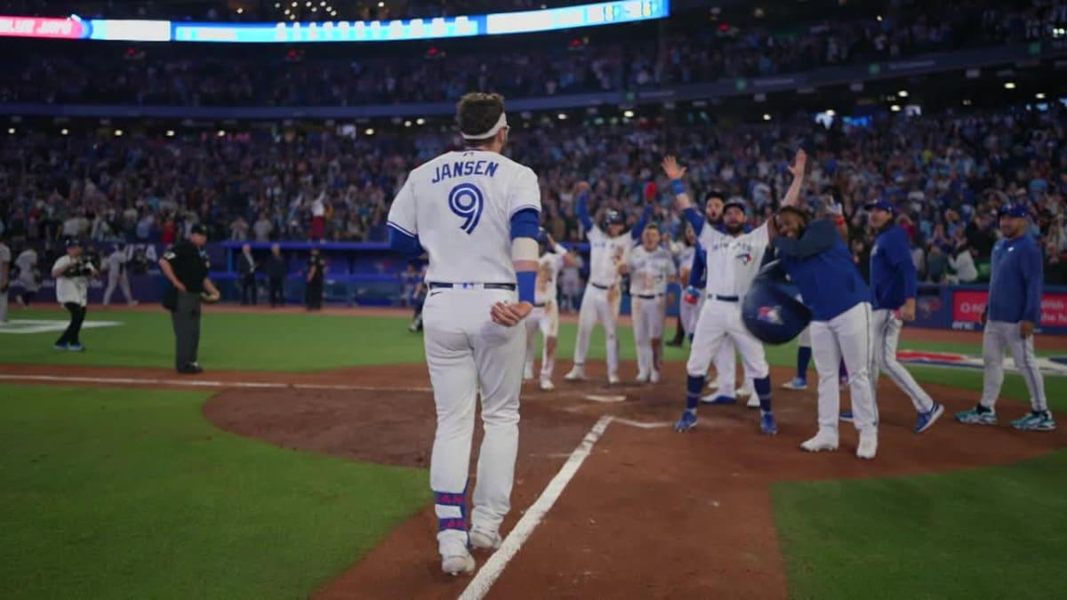 $!Azulejos dejan tendidos a Yanquis con HR de Jansen en la décima