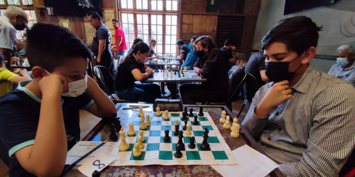 Los 'streamers' Andrés Guerrero y Maestro Luisón, estrellas del I Torneo de  Ajedrez 'Torre de la Alquería' de Huétor Tájar - La Voz de Granada