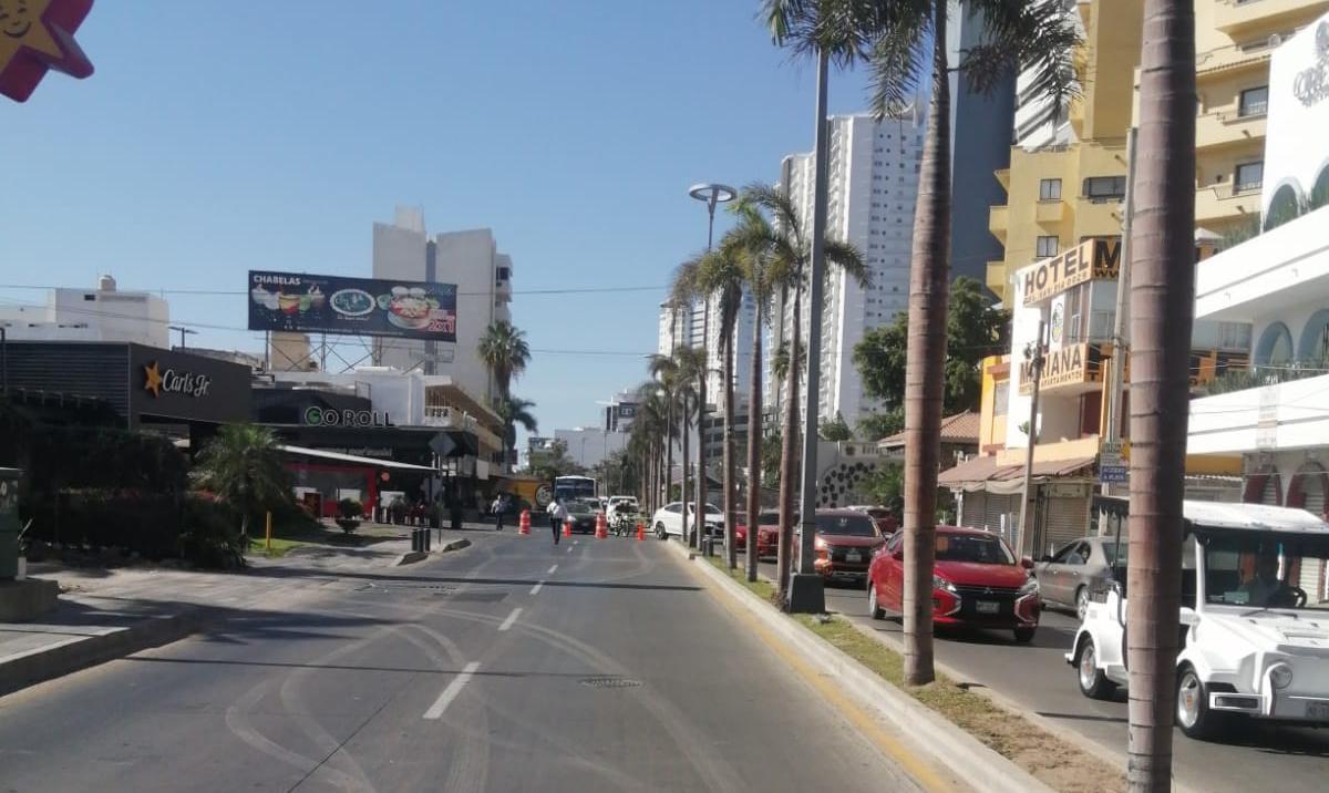 $!Habilitan doble sentido en carriles de norte a sur de la Avenida Camarón Sábalo