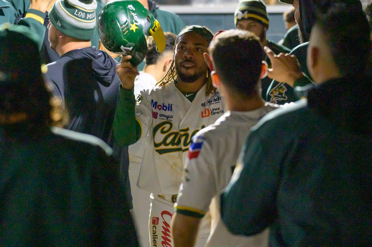 $!A punta de batazos Cañeros asegura la serie ante Mayos