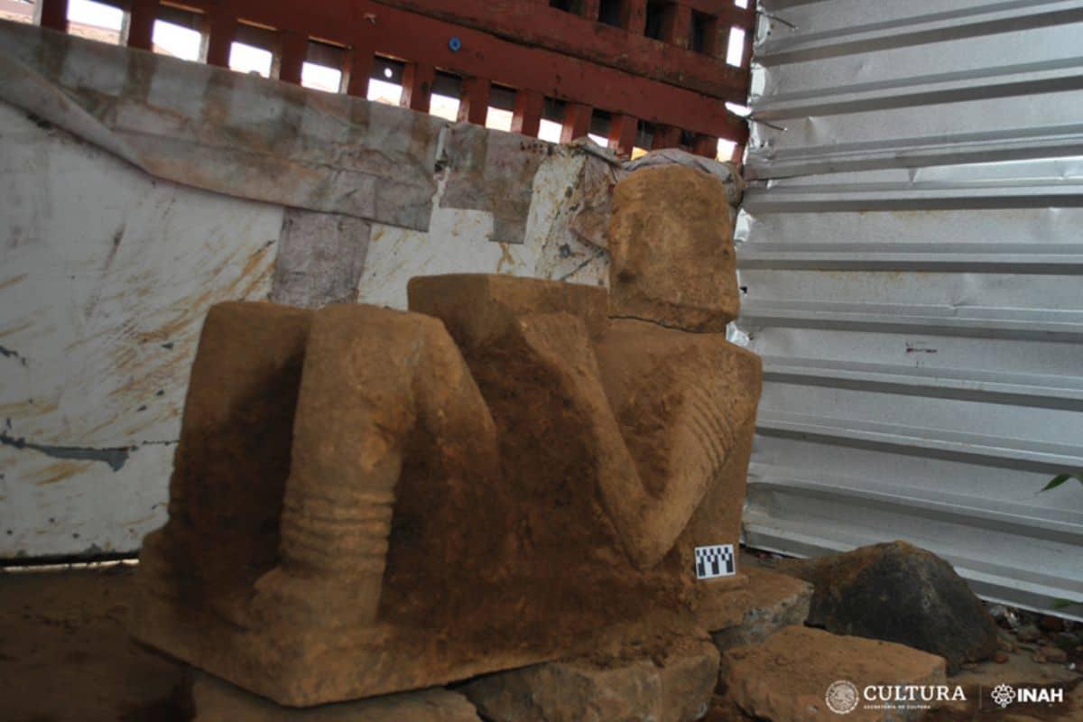 $!El Chac Mool está tallado en basalto y pesa 200 kilos. INAH. Foto Luis Punzo. Centro INAH Michoacán.