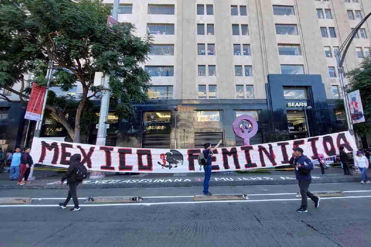 $!Mujeres marchan en CDMX por el Día Internacional de Eliminación de la Violencia contra ellas