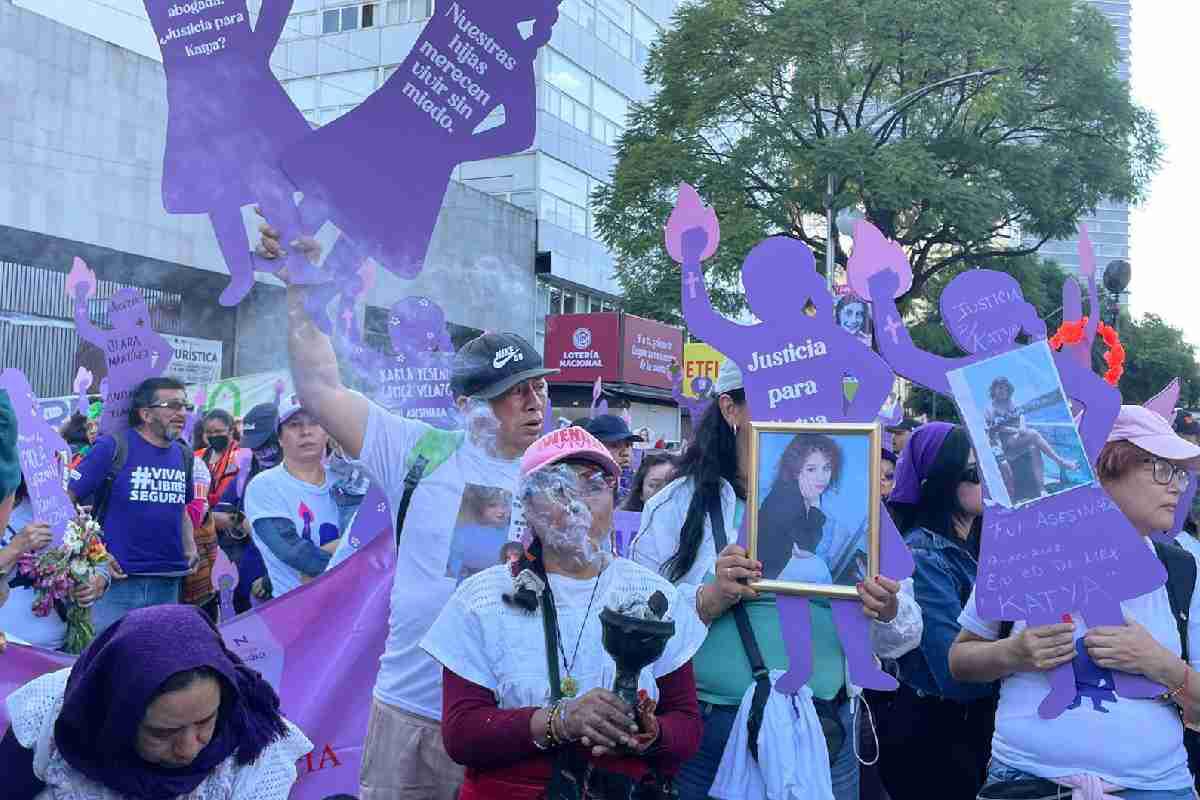 $!Mujeres marchan en CDMX por el Día Internacional de Eliminación de la Violencia contra ellas