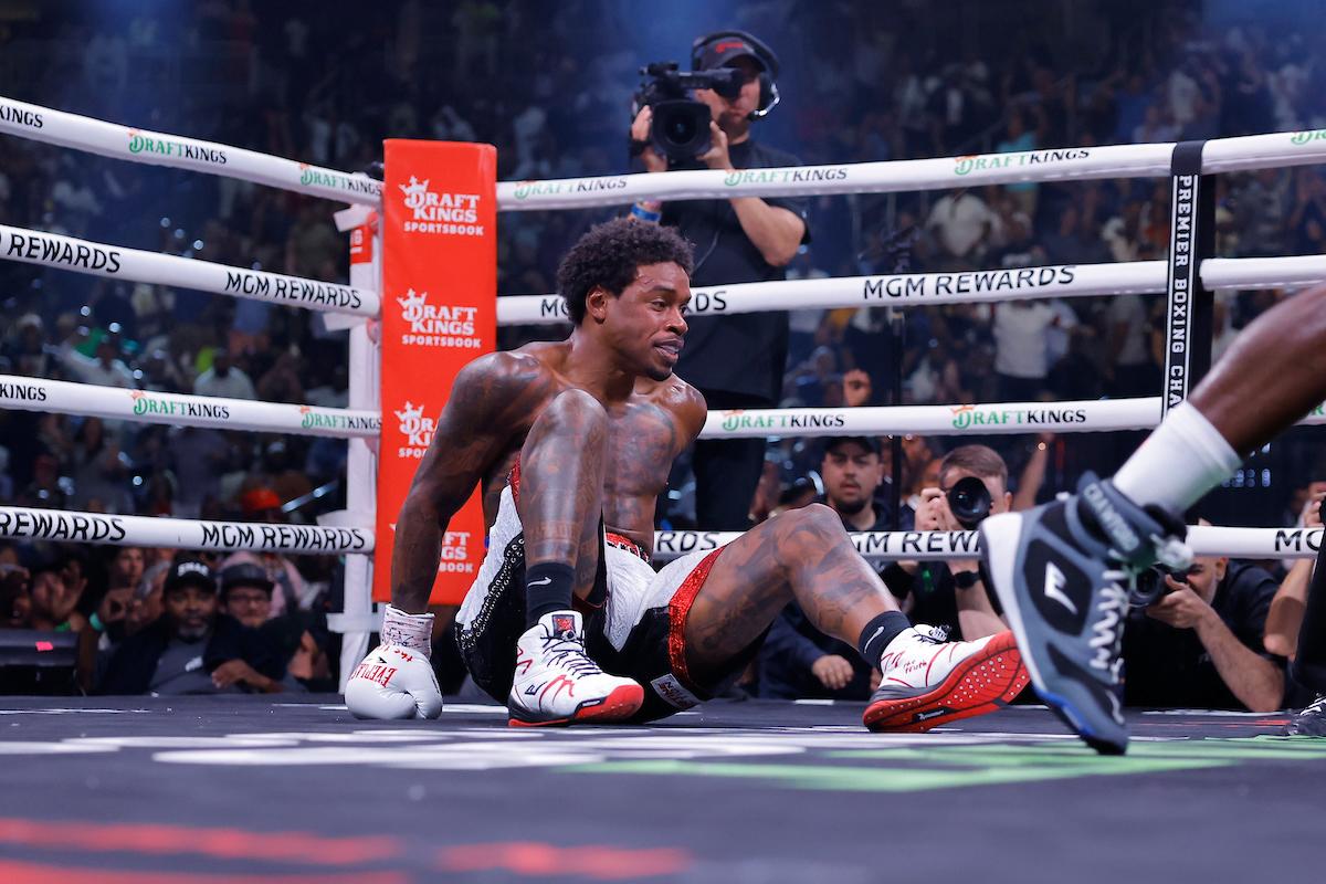 $!Crawford noquea a Spence y se confirma como el mejor libra por libra del mundo