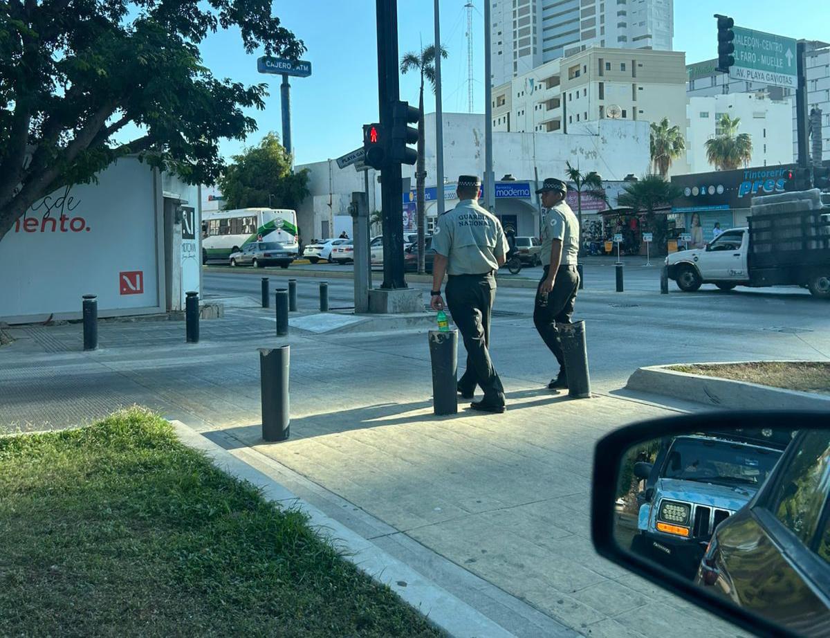 $!Elementos de Guardia Nacional patrullan Zona Dorada a pie ante visita de Sheinbaum a Mazatlán