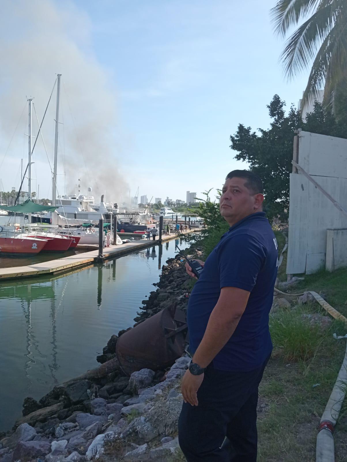 $!Se incendian dos yates en La Marina Mazatlán