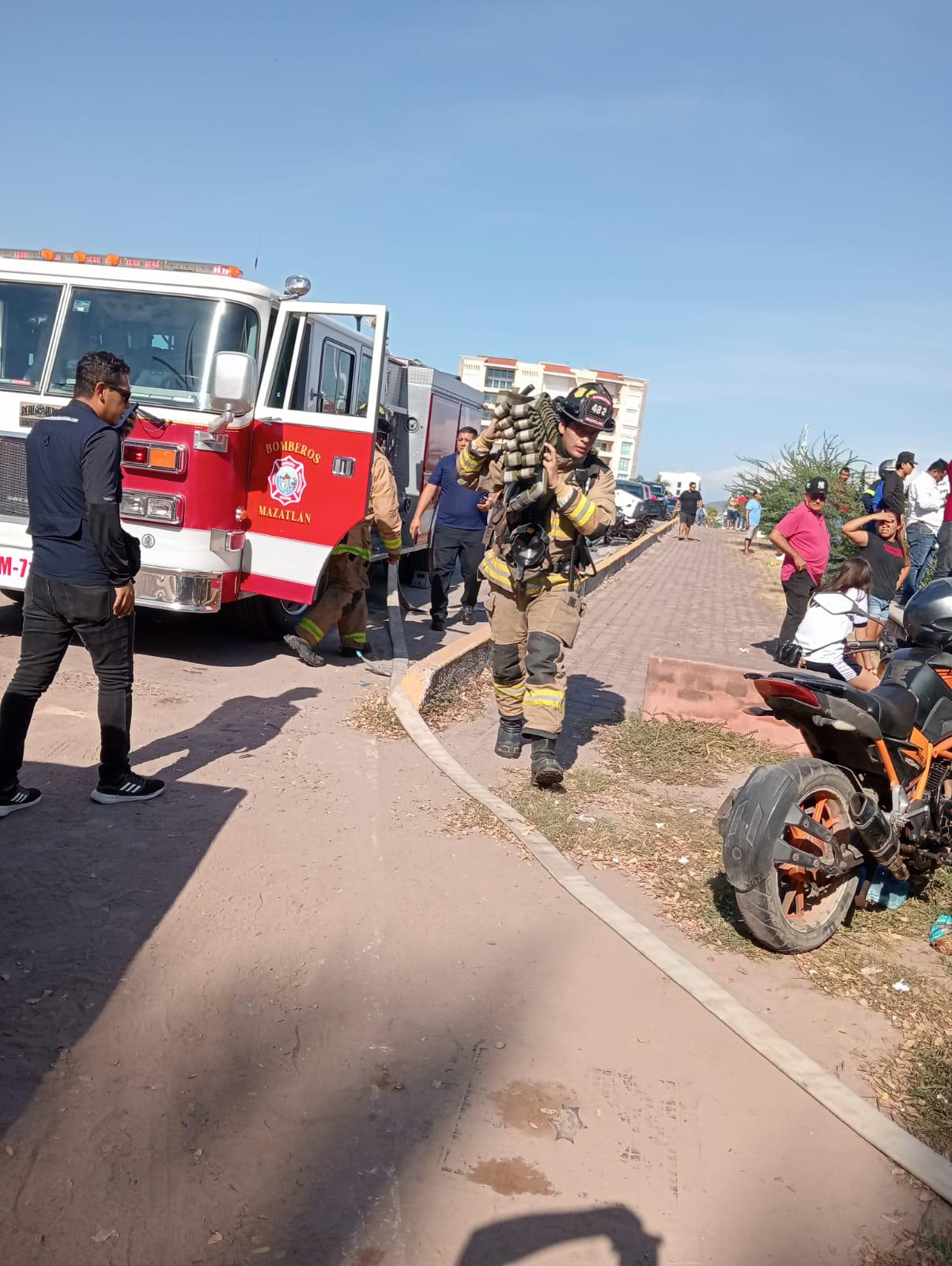 $!Se incendian dos yates en La Marina Mazatlán