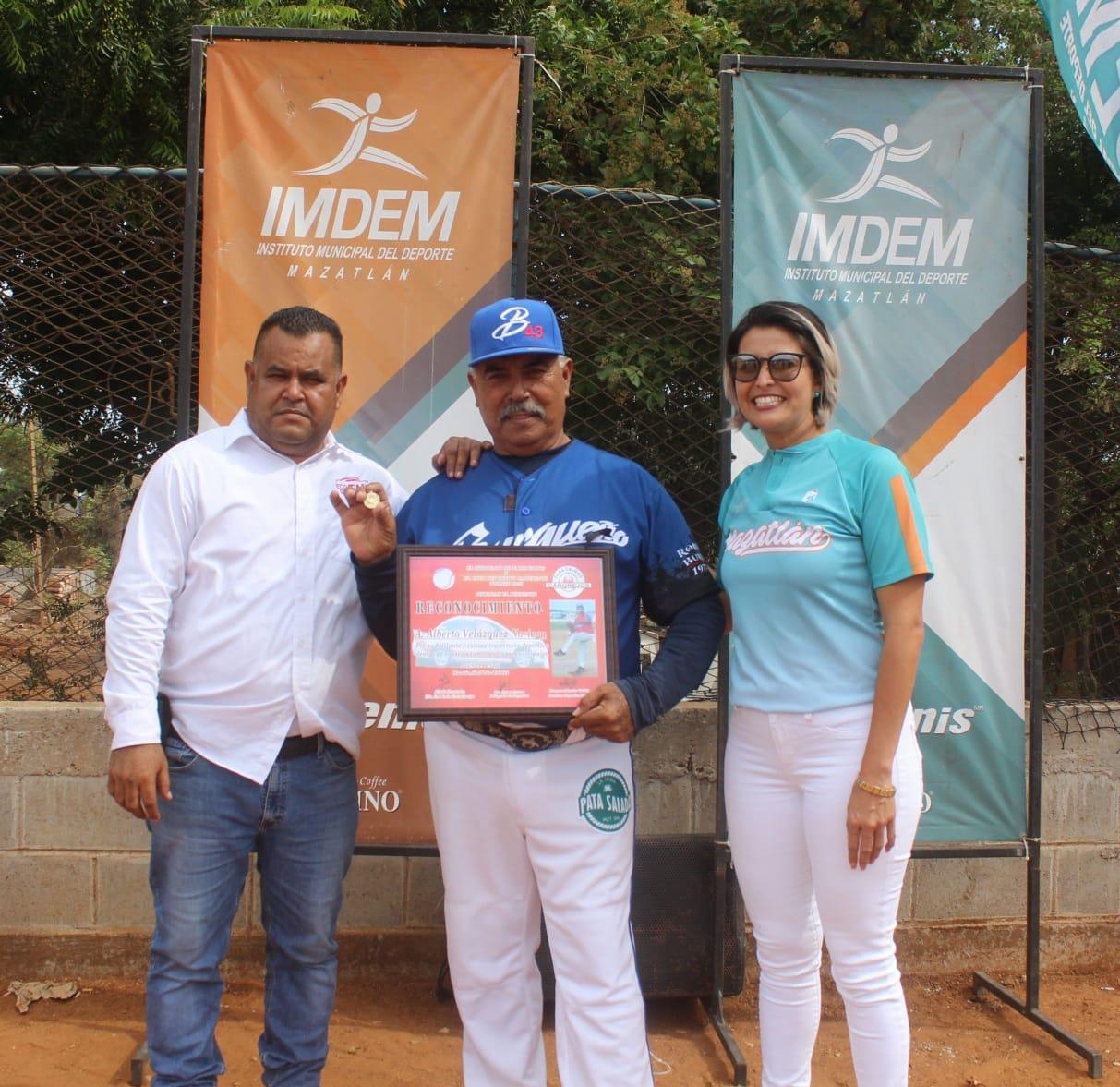 $!Inauguran Liga de Beisbol Máster en honor a Julio Loaiza y Alberto Velázquez