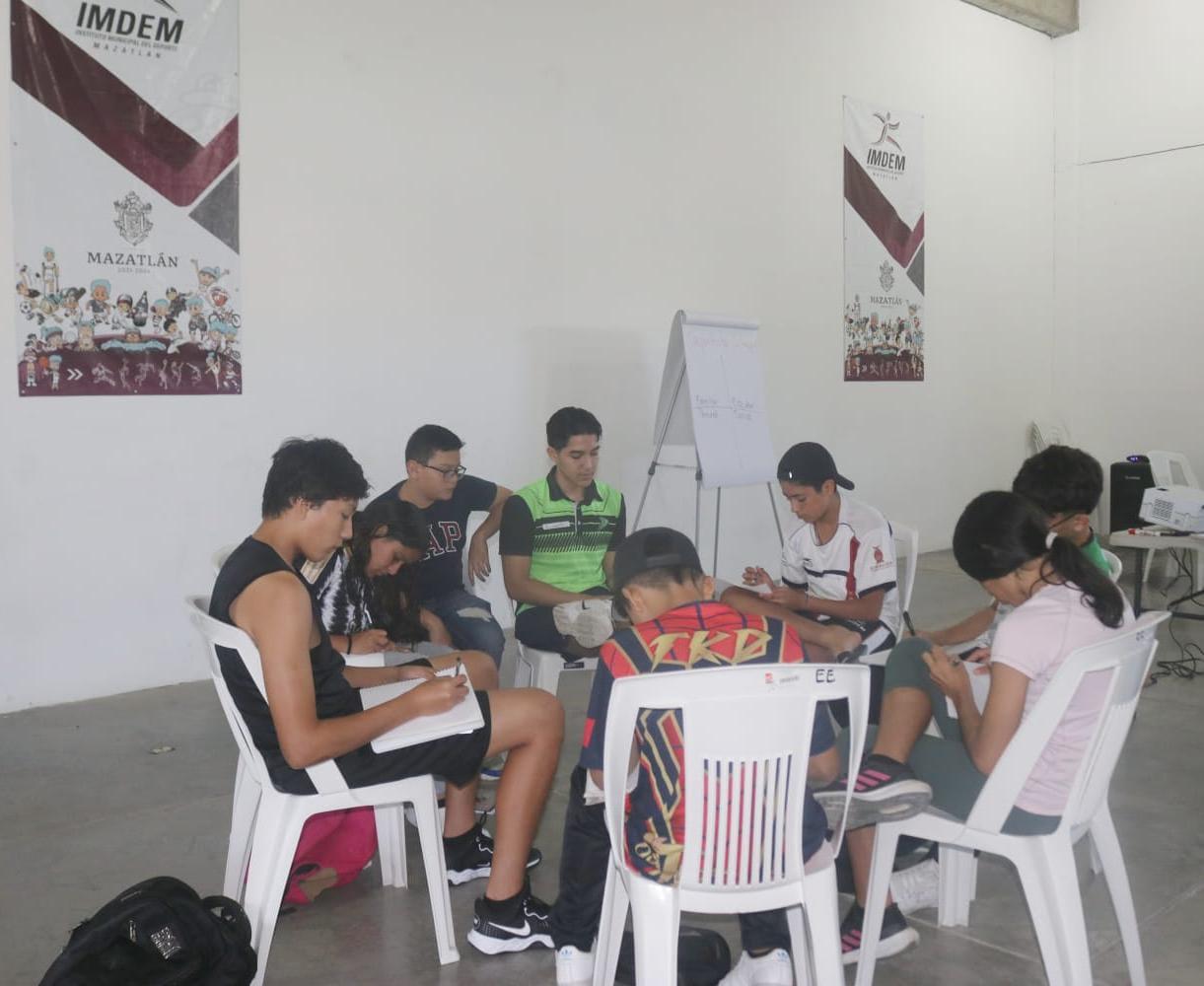 $!Responden atletas al primer Taller de Psicología Deportiva del Imdem