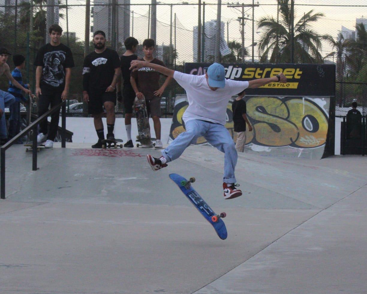 $!Cientos de patinadores celebran en Mazatlán el Go Skateboarding Day