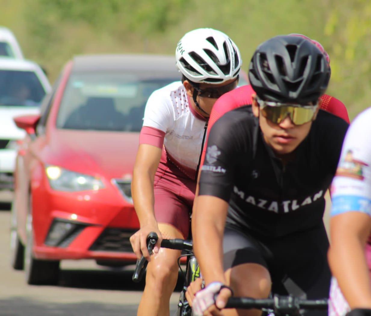 $!Brillan ciclistas mazatlecos en la ruta de la etapa estatal de los Juegos Conade