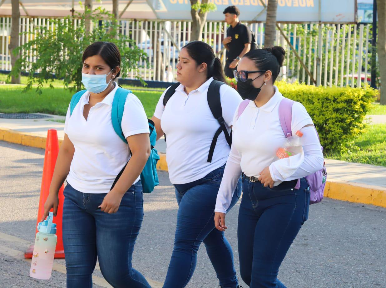 $!Atienden estudiantes de la UAS uso del cubrebocas en Mazatlán