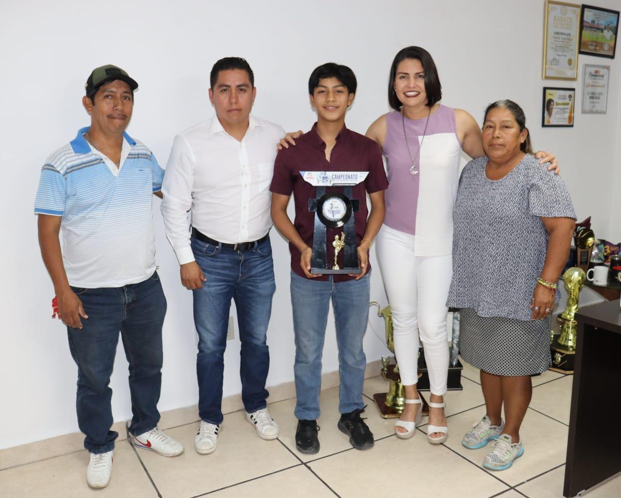 $!Regresa victorioso Nery Frías del Nacional de Taekwondo celebrado en Chihuahua