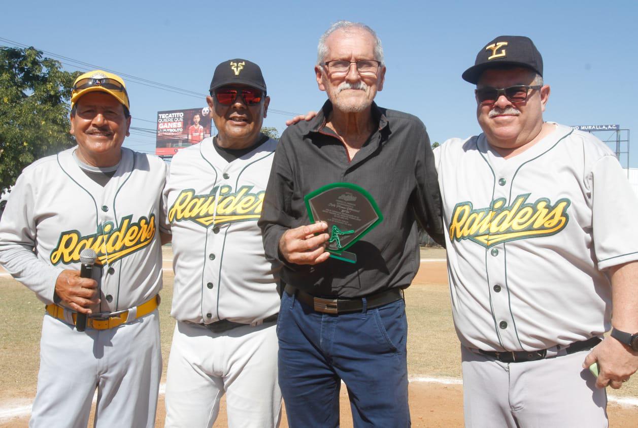 $!Recuerdan a Jesús Flores en partido amistoso de beisbol de ex Raiders