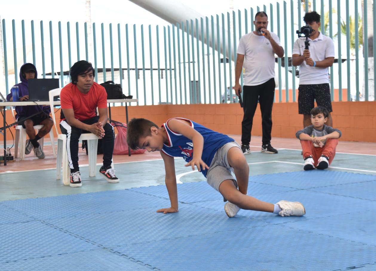 $!B-Boys y B-Girls arman batallas de breaking, en la cancha del Parque Martiniano Carvajal