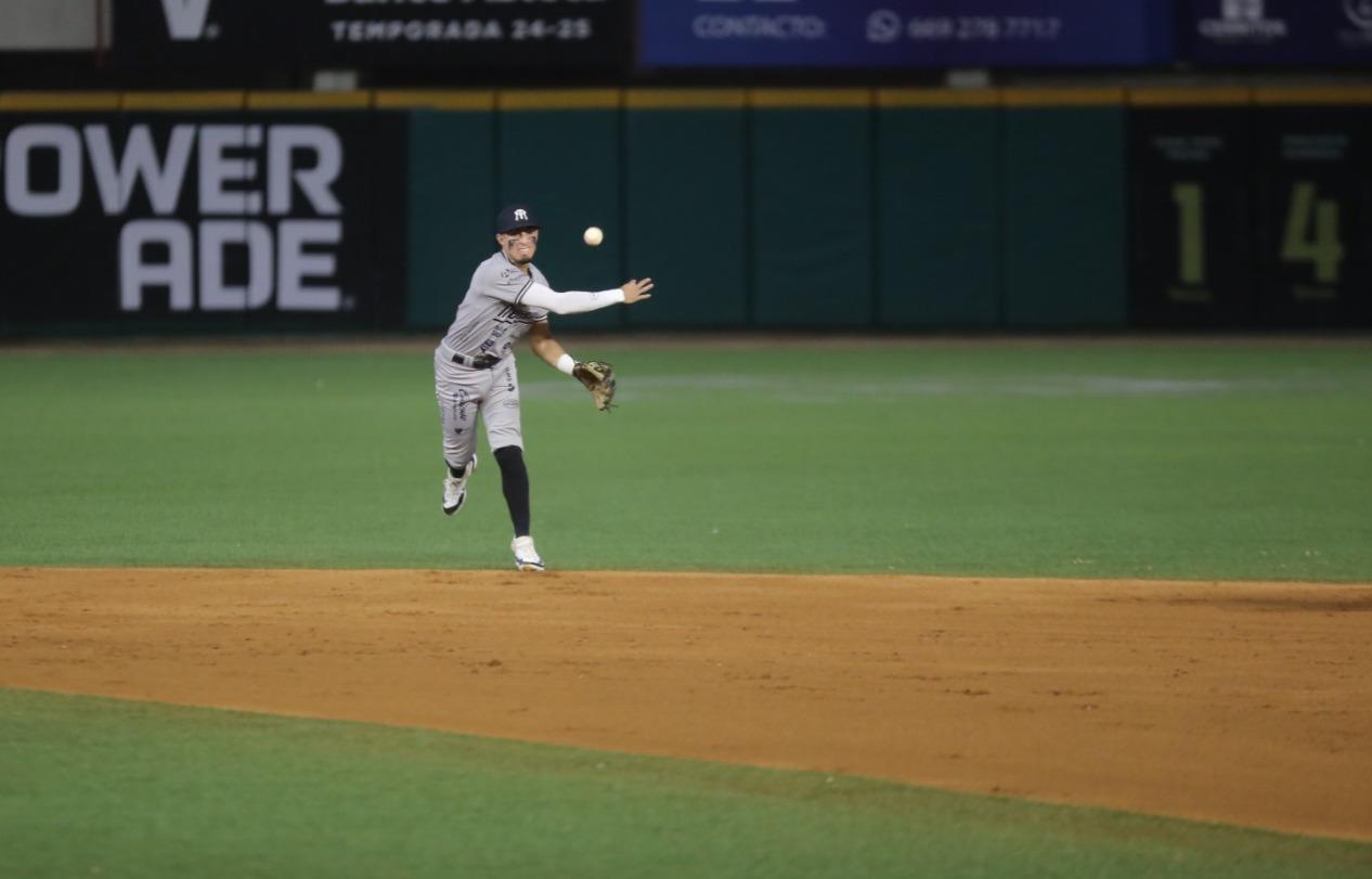 $!Sultanes evita barrida en el puerto ante Venados