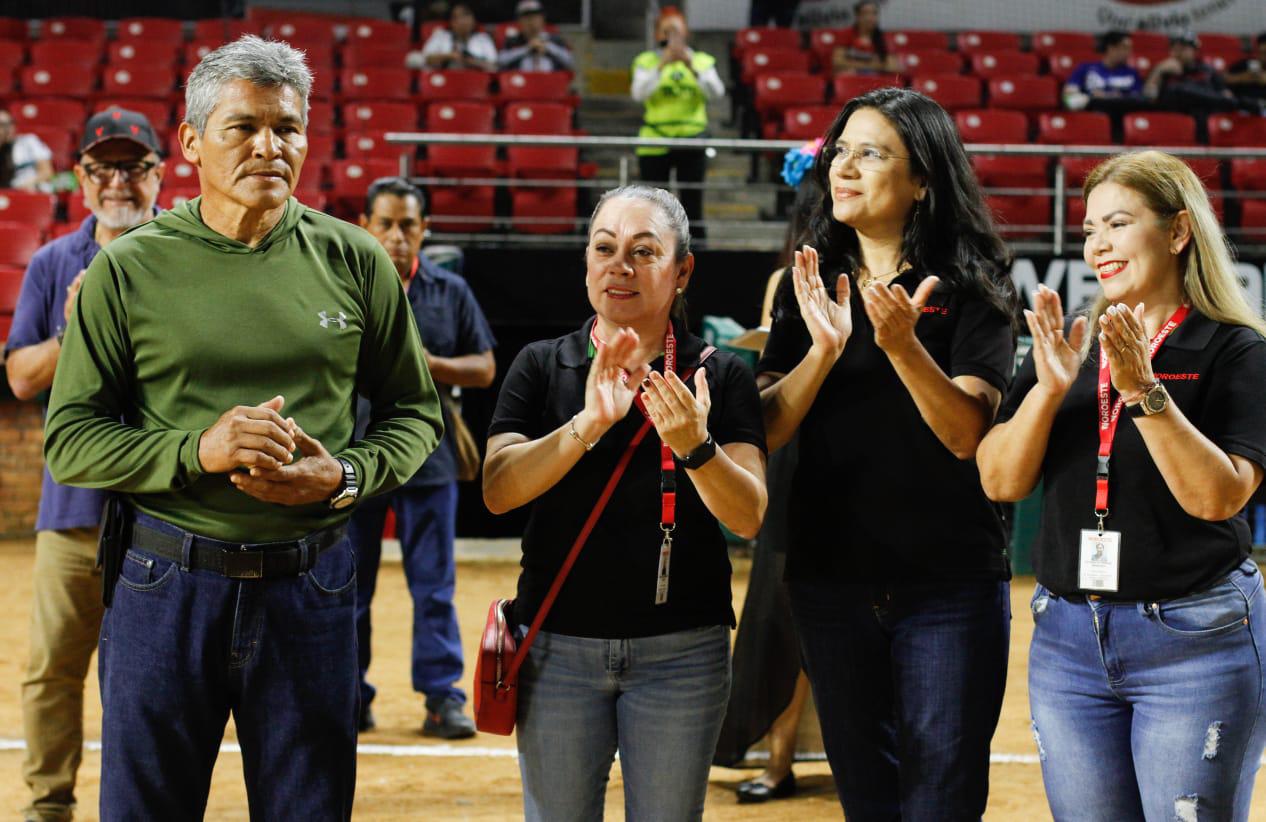 $!Rinde Venados homenaje a trayectoria del fotoperiodista Andrés García