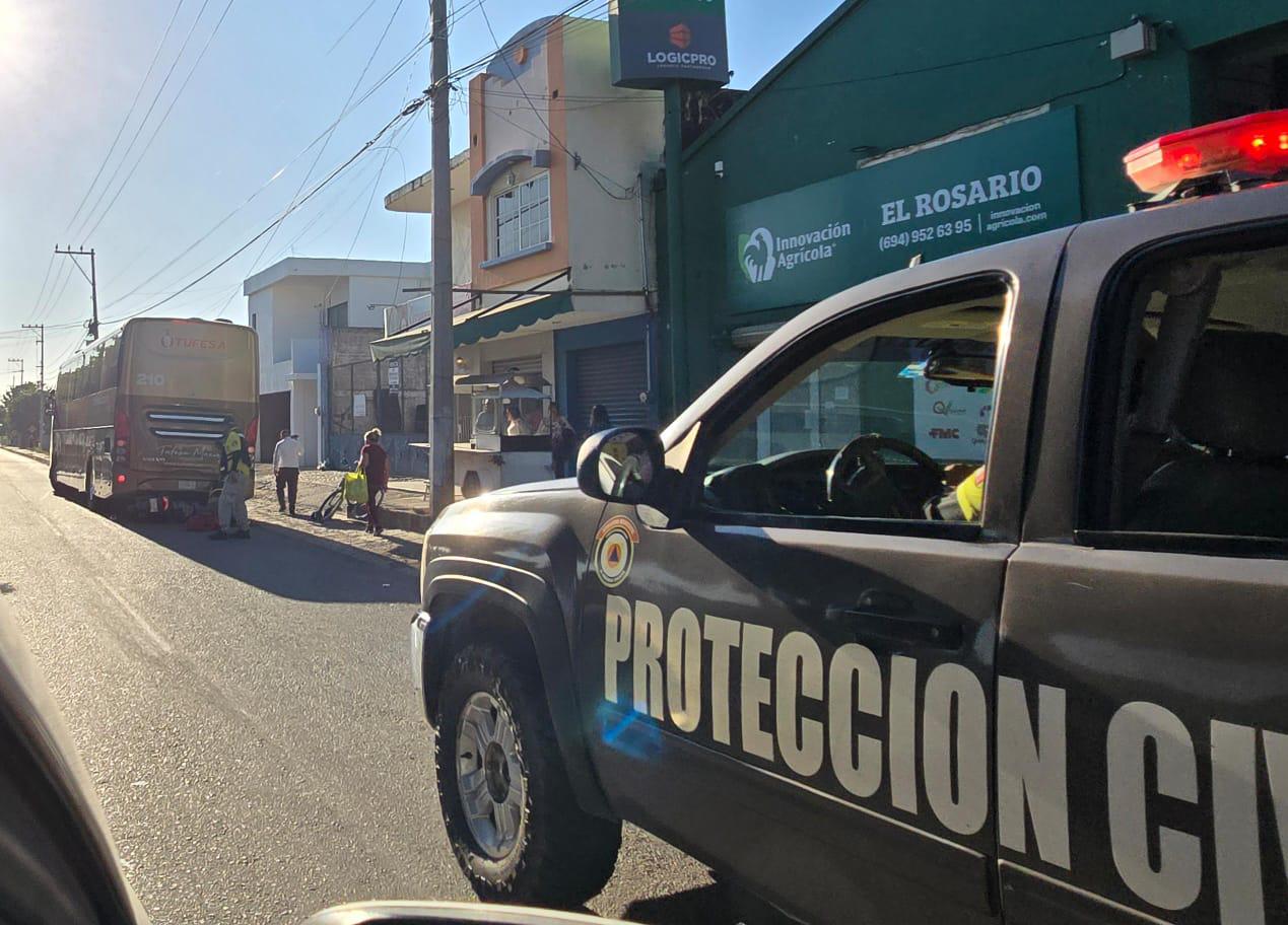 $!Motociclista termina debajo de un autobús, en Rosario