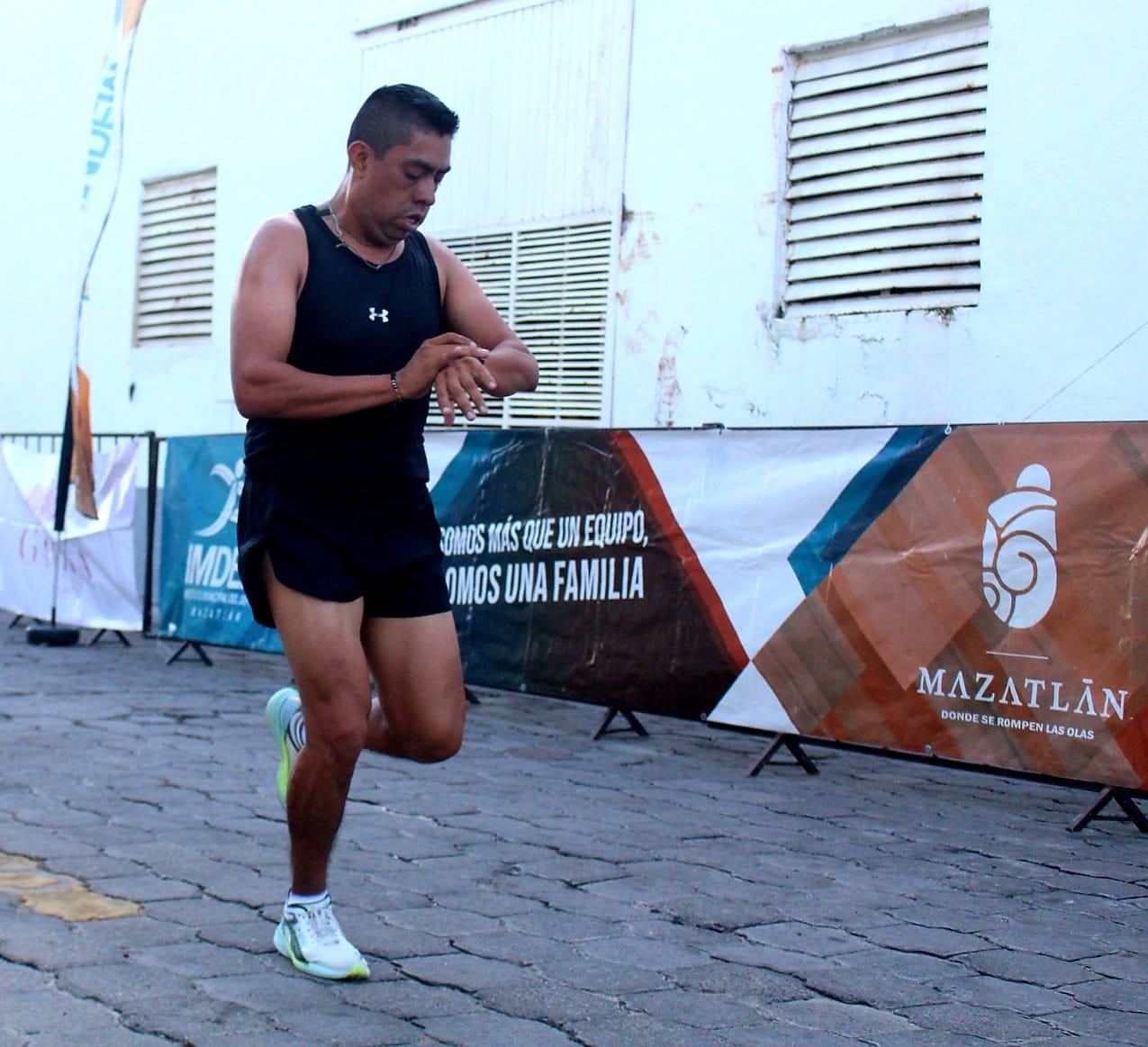 $!Jesús Labrador Aguirre impone condiciones en la Carrera Oyster 5K