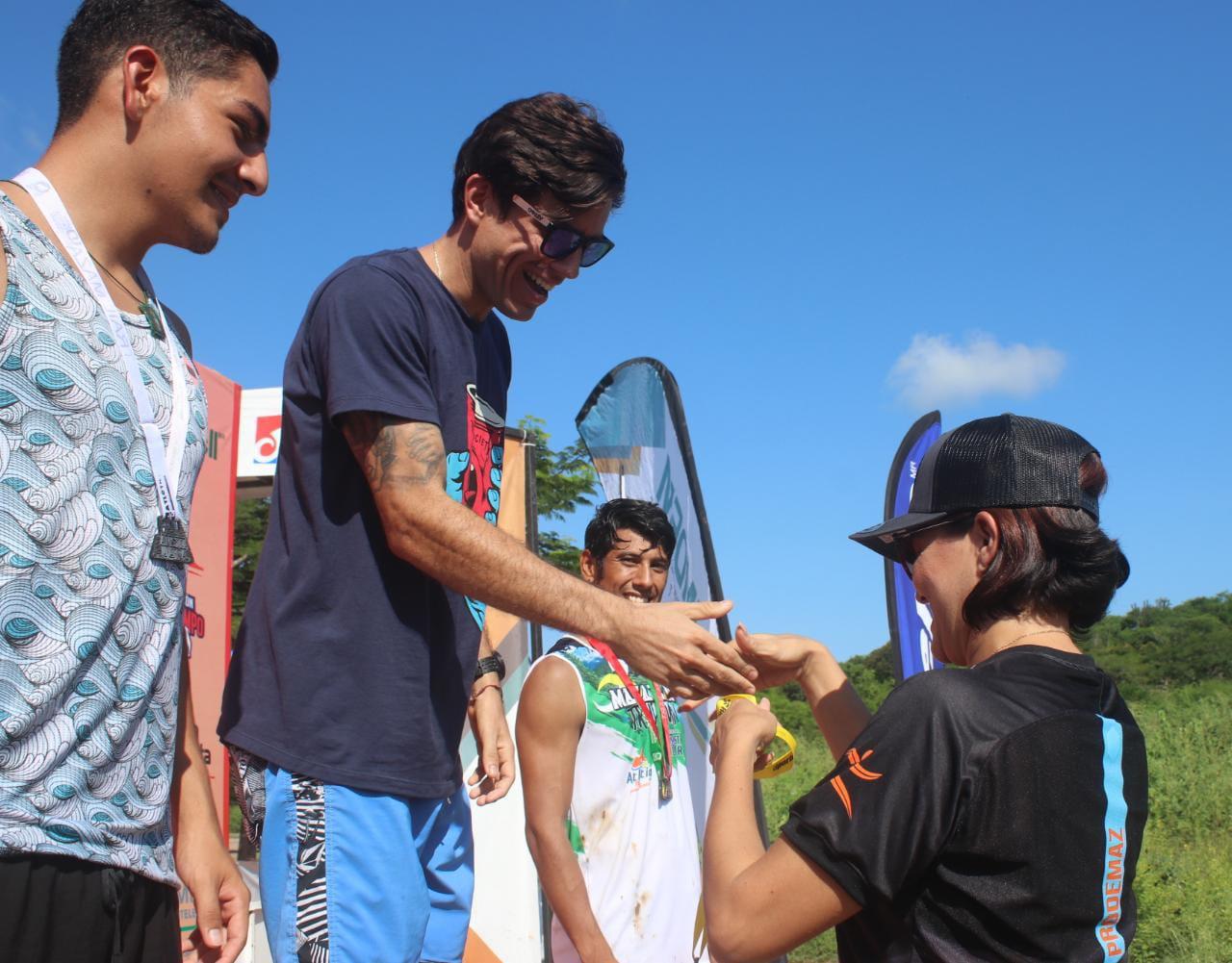 $!Mirna Gallegos y José Ángel Favela conquistan los 17K de la Carrera Trail Run Mazatlán