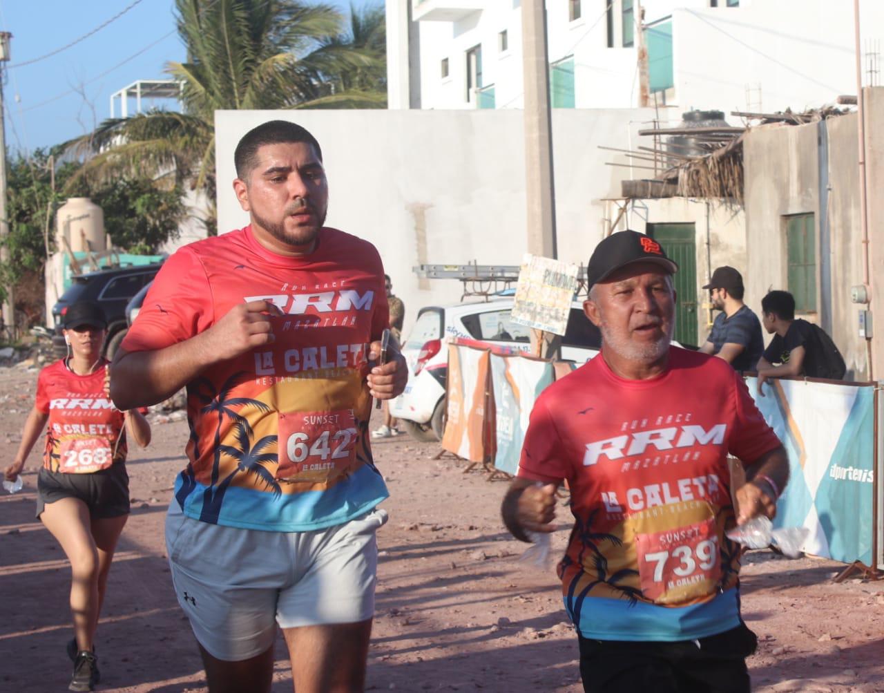 $!Cientos de atletas participan en la Run Race RRM Mazatlán Sunset Running