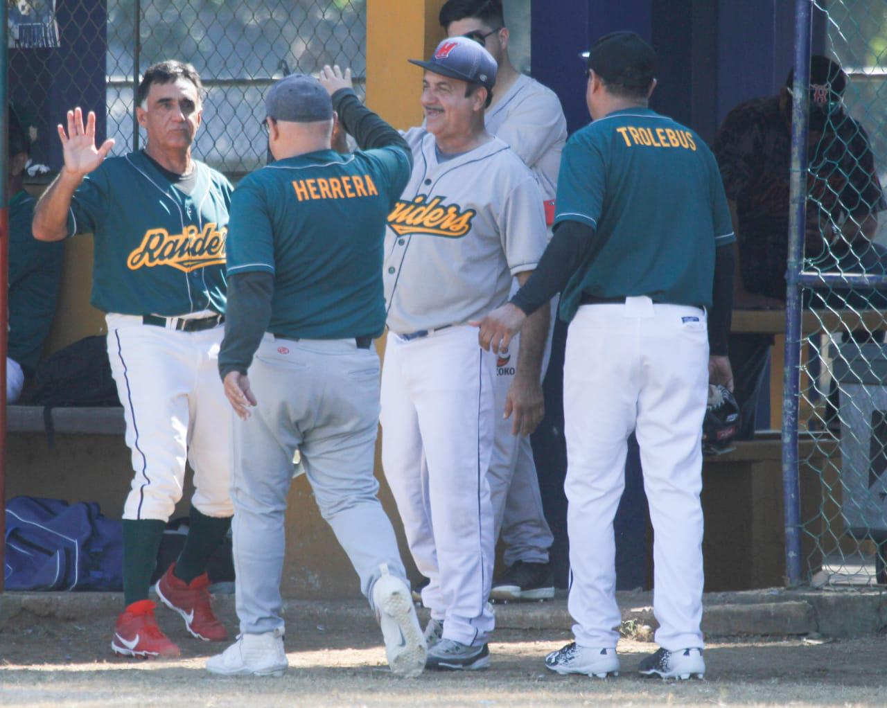 $!Recuerdan a Jesús Flores en partido amistoso de beisbol de ex Raiders