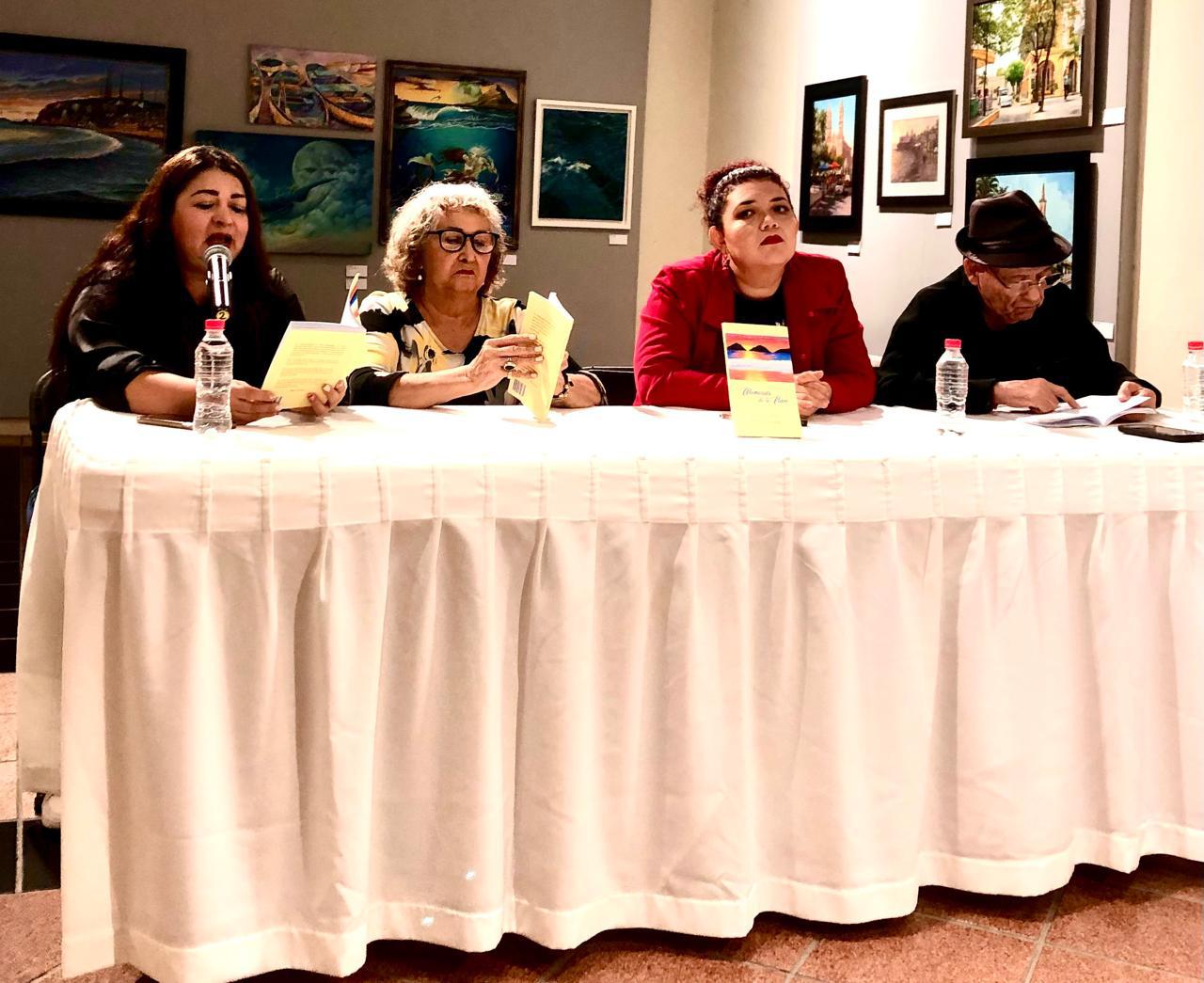 $!Karina Castillo, Melly Peraza y Pedro Rodríguez acompañaron a Flor Estrada en la presentación de su obra.