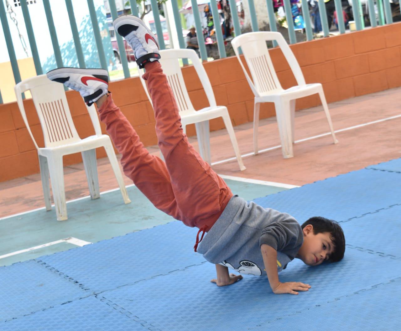 $!B-Boys y B-Girls arman batallas de breaking, en la cancha del Parque Martiniano Carvajal