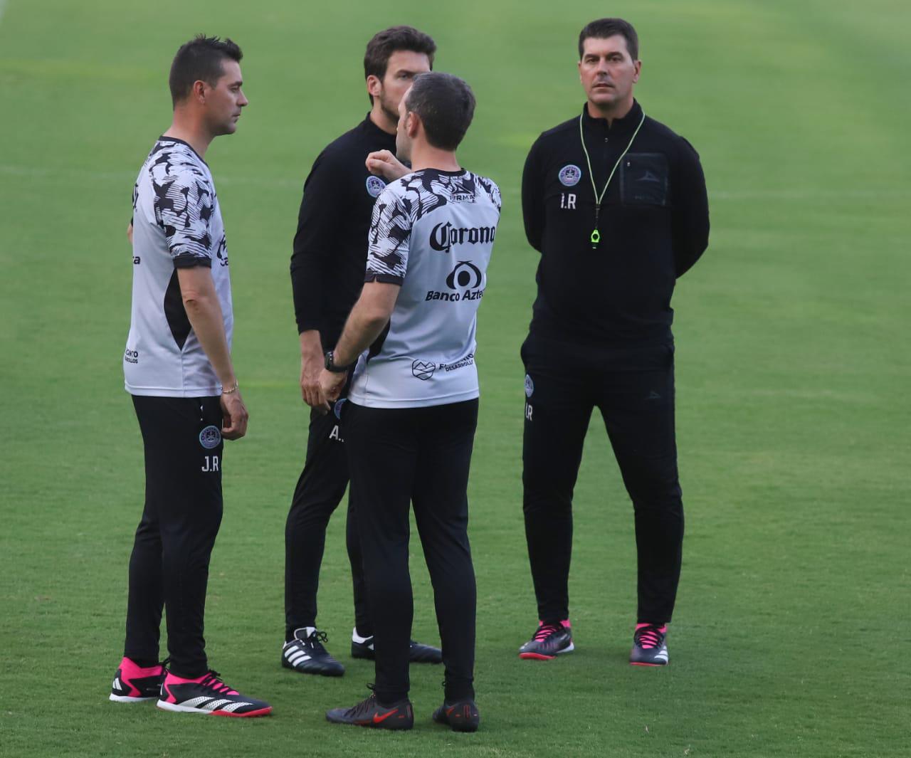 $!Mazatlán FC sostiene práctica vespertina con miras a su duelo ante Pachuca