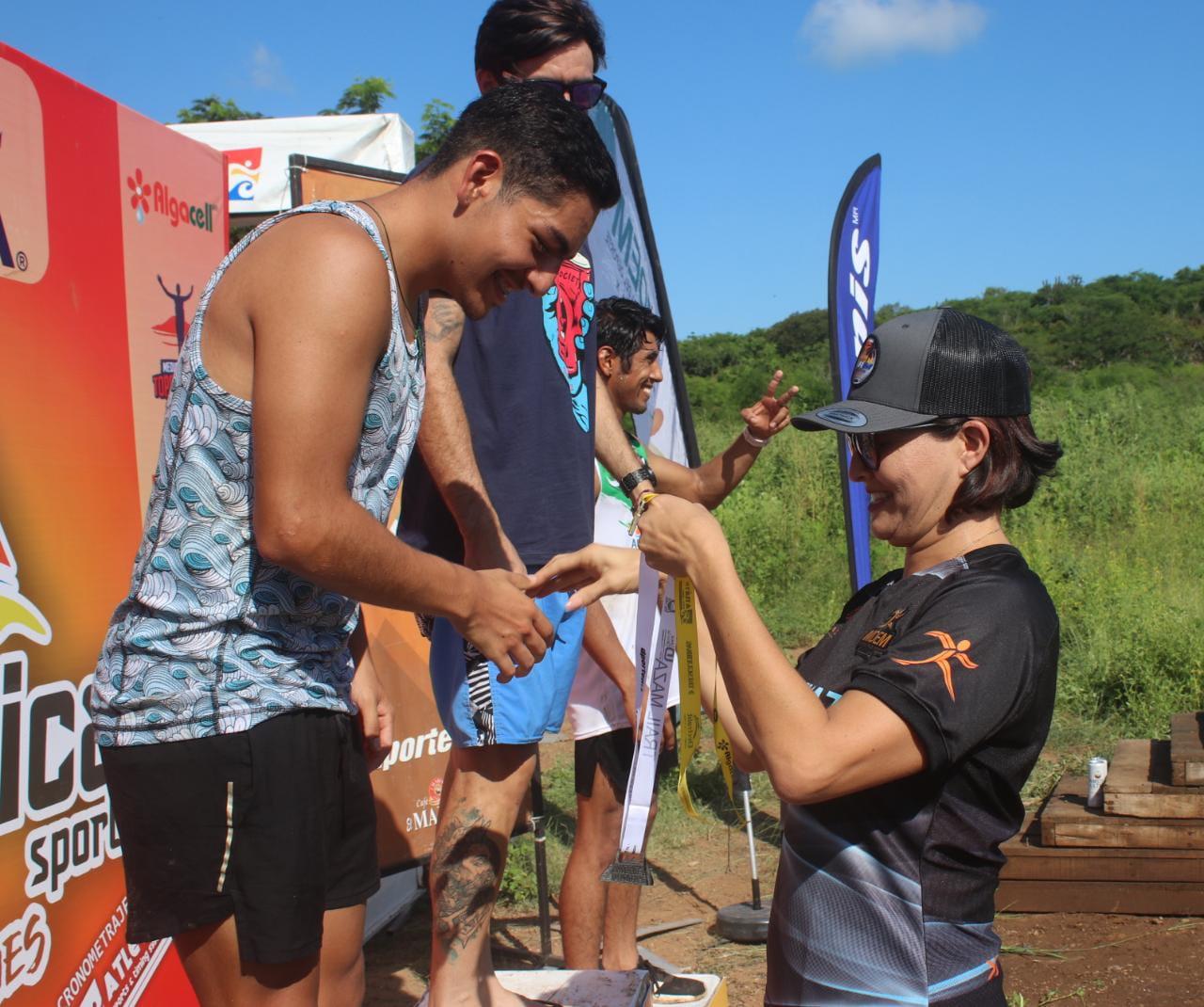 $!Mirna Gallegos y José Ángel Favela conquistan los 17K de la Carrera Trail Run Mazatlán