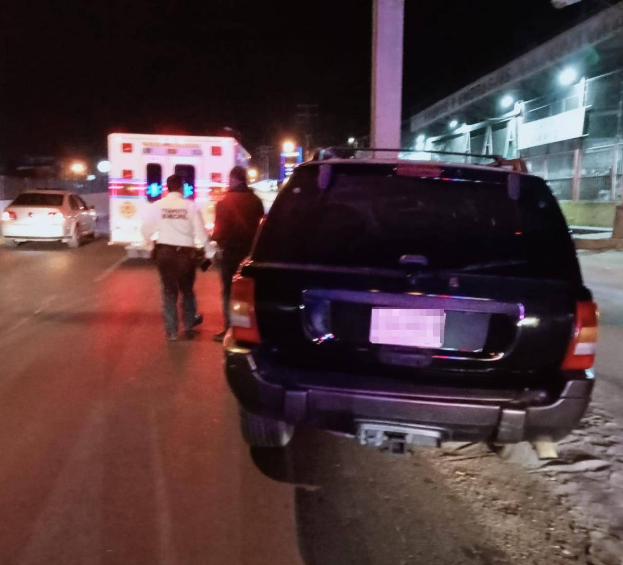 Abandonan Camioneta Tras Chocar Contra Poste En Mazatlán