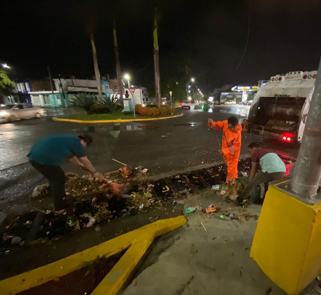 $!Gobierno de Mazatlán atiende 45 reportes derivados de las lluvias registradas el jueves