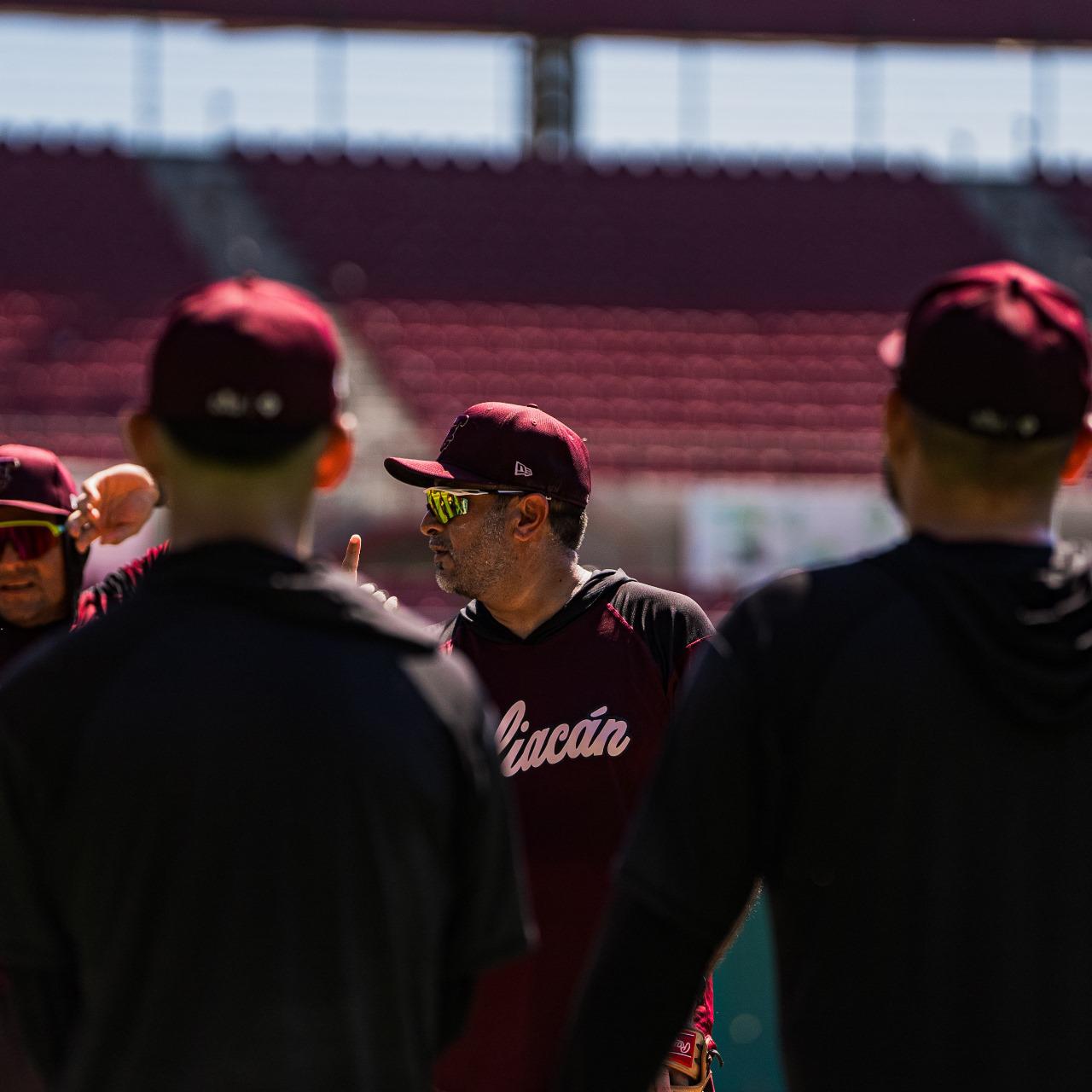 $!El zurdo Rubén Reyes se incorpora a las prácticas de Tomateros de Culiacán