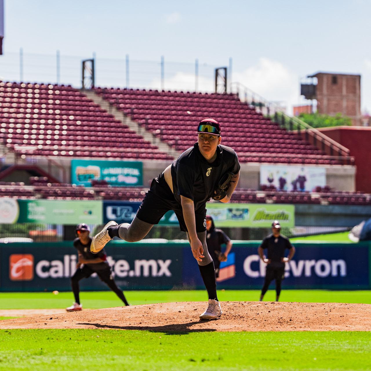 $!El zurdo Rubén Reyes se incorpora a las prácticas de Tomateros de Culiacán