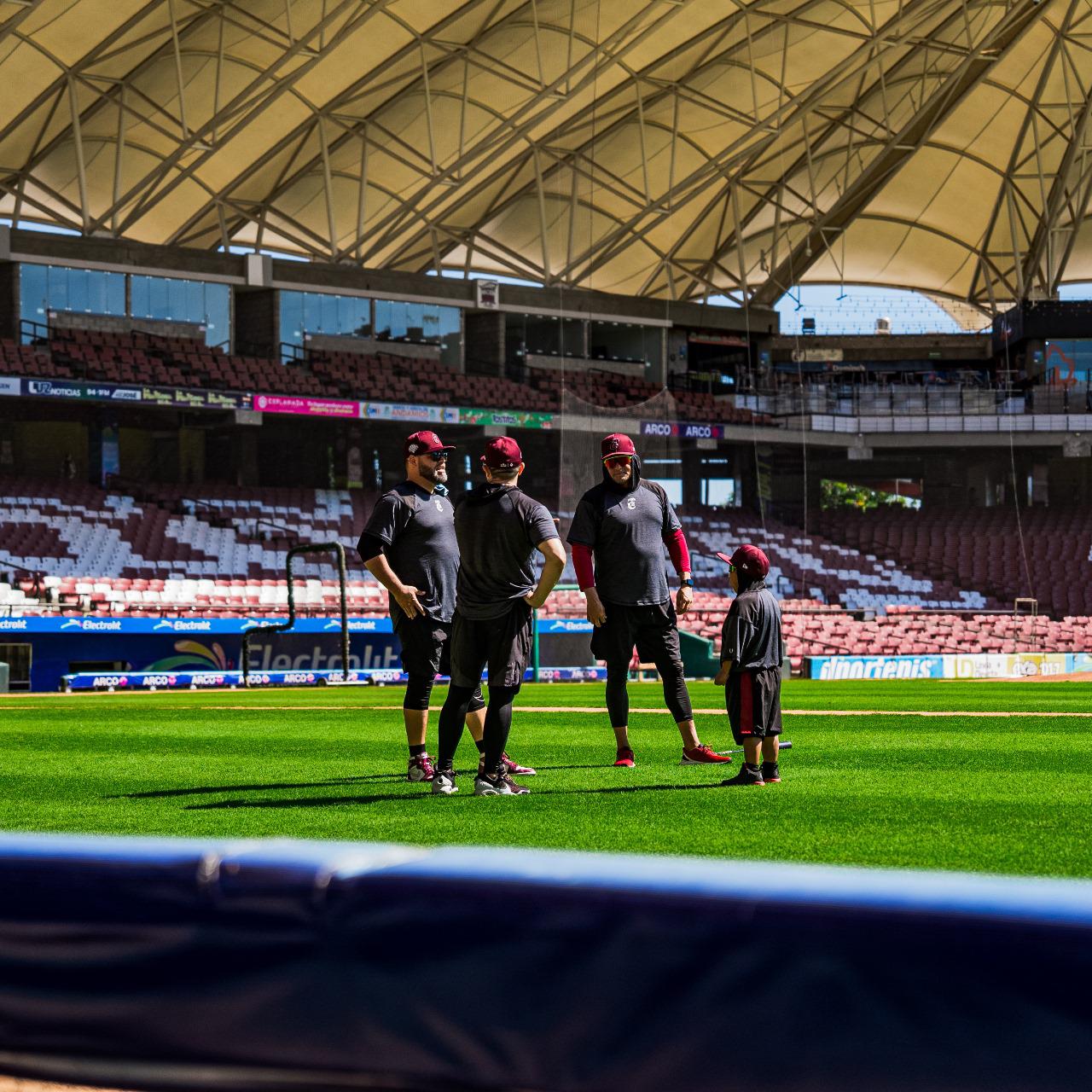 $!Íchiro Cano y Fernando Olguín tienen su primer día de pretemporada con Tomateros