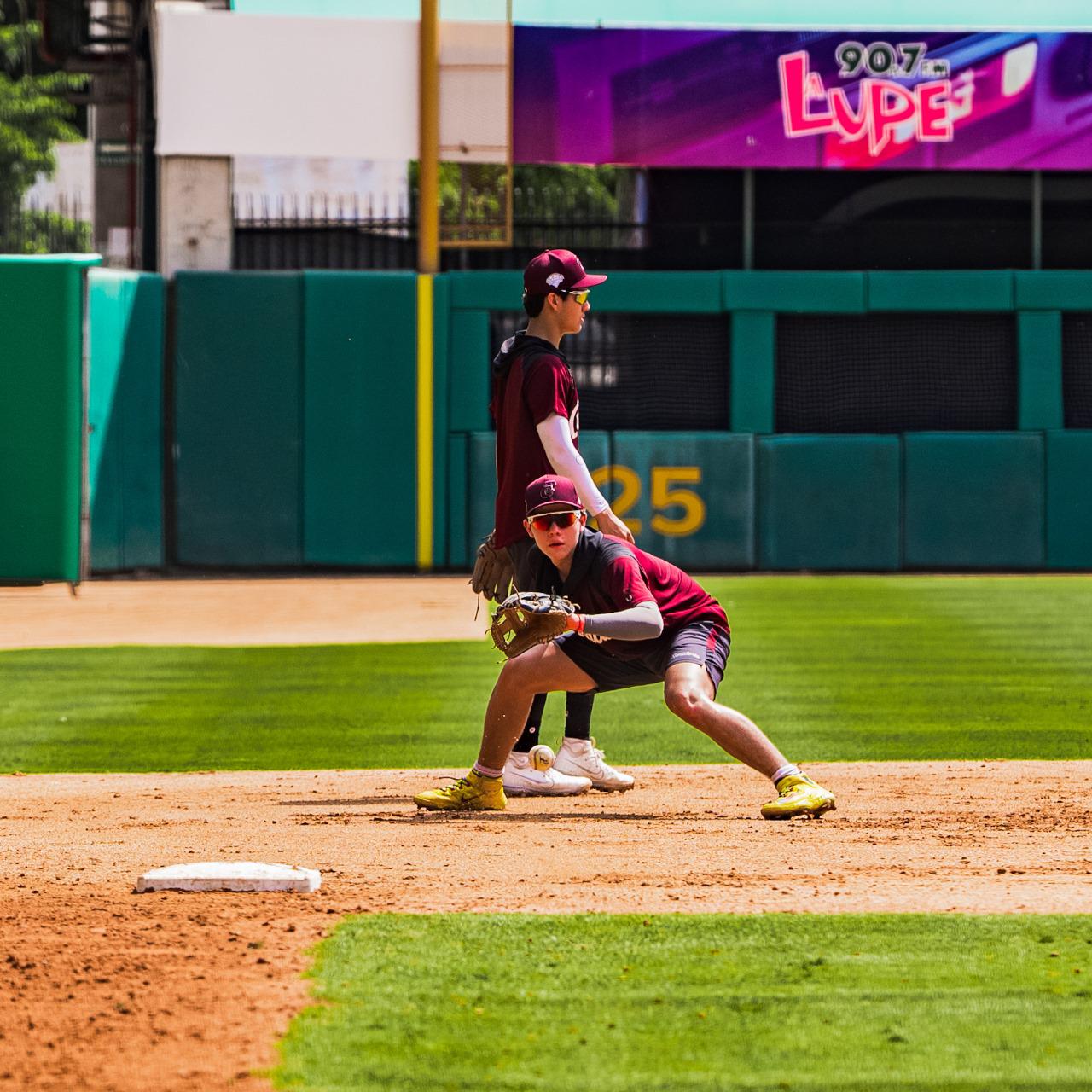 $!Reportan Esteban Quiroz y Diego Hernández a las prácticas de Tomateros de Culiacán