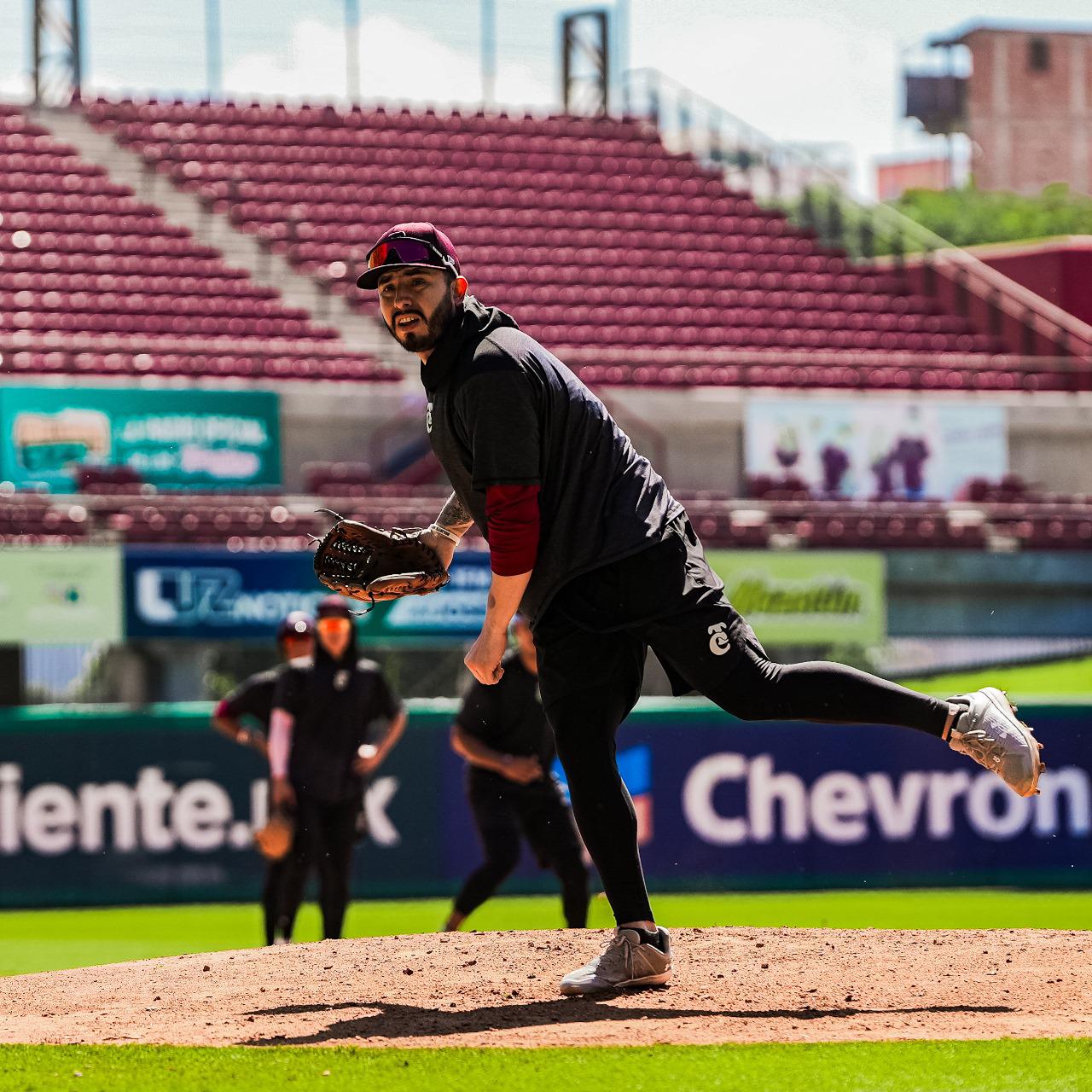 $!El zurdo Rubén Reyes se incorpora a las prácticas de Tomateros de Culiacán