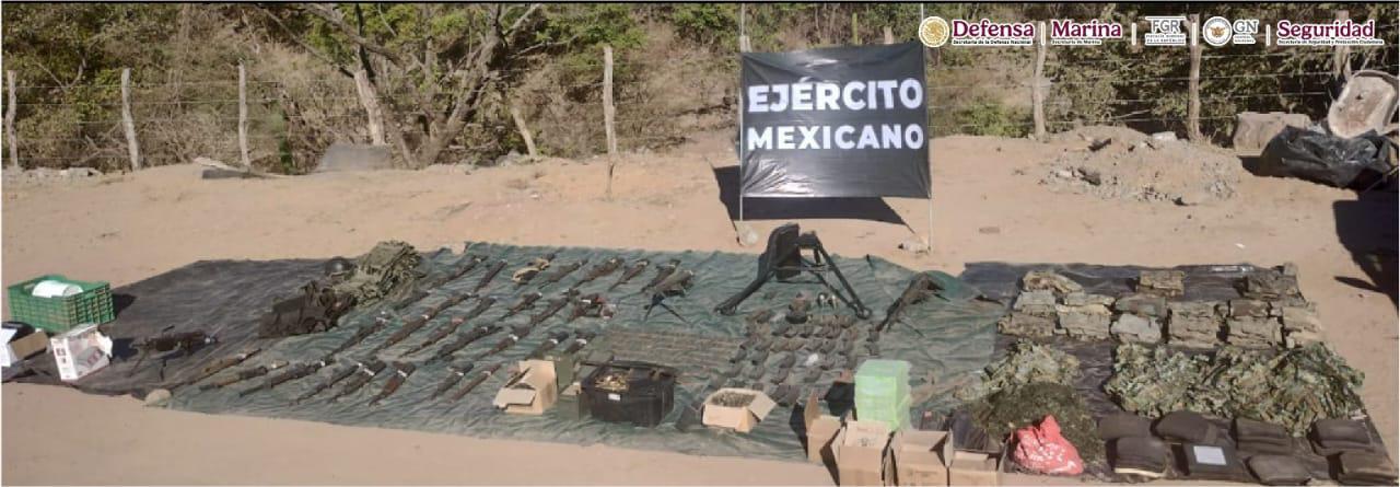 $!Encuentran arsenal y vehículos abandonados en sierra de Culiacán