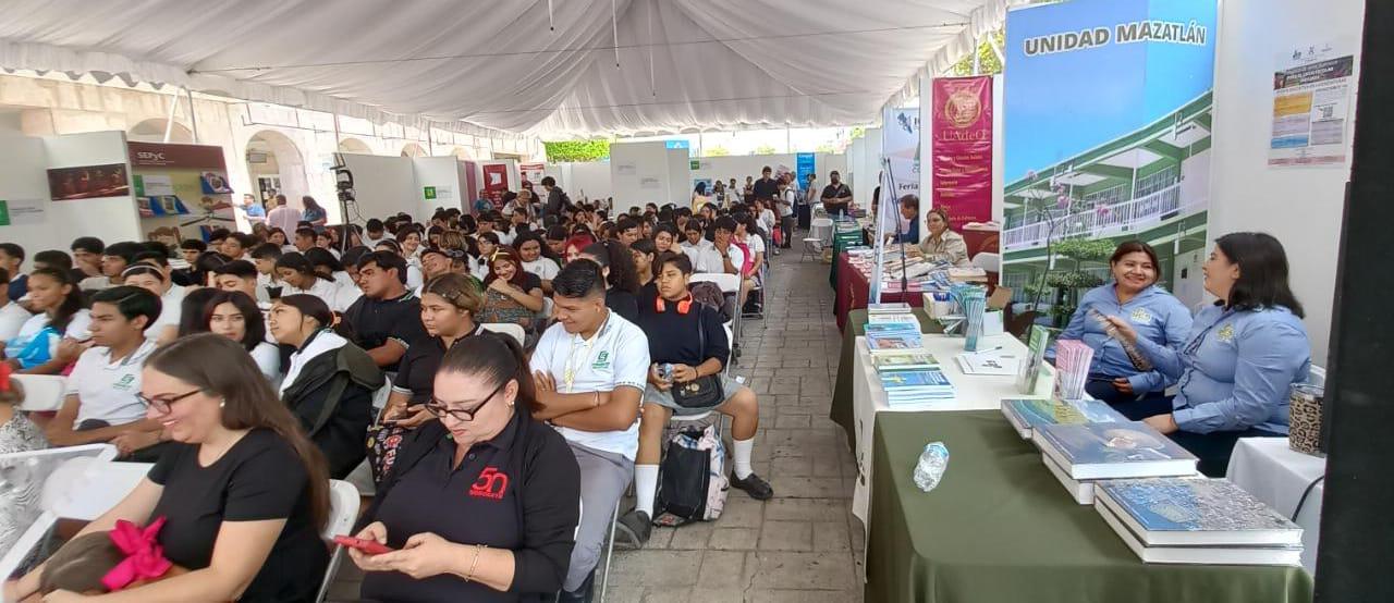 $!Cumple con fomentar la lectura la Feria del Libro Cobaes Mazatlán 2023