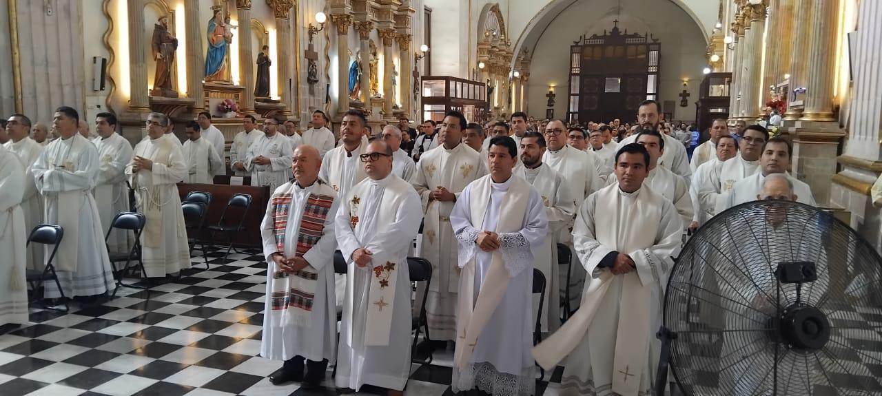 $!Oran por la paz de Culiacán en aniversario episcopal del Obispo Jesús Herrera