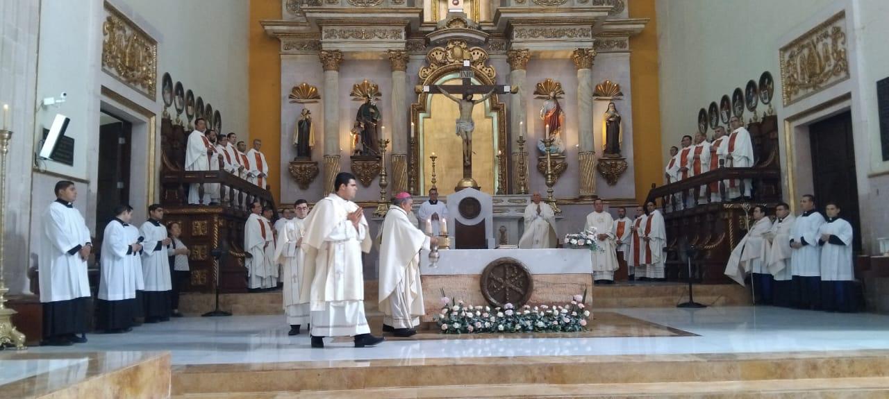 $!Oran por la paz de Culiacán en aniversario episcopal del Obispo Jesús Herrera