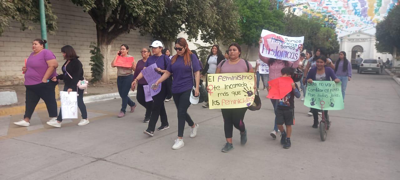 $!Hijas del Mar concientizan a mujeres en calles de Escuinapa