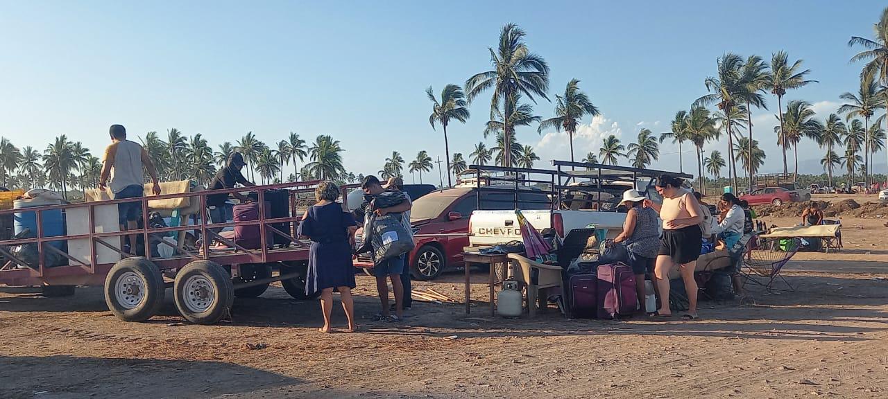 $!Se acaban las Fiestas del Mar y comienza el éxodo en Las Cabras