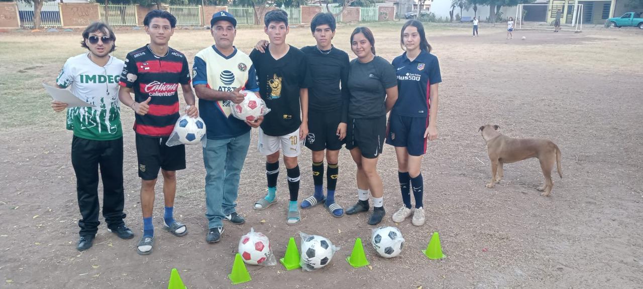 $!Entrega Imdec material deportivo en colonias y sindicaturas de Culiacán